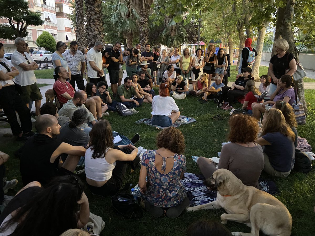 Dün Barış Manço Parkı’nda yerelden hayvan hakları savunucularının katıldığı dayanışmacı süreçleri elbirliğiyle kurmaya hevesli güçlü bir forum gerçekleştirdik.

 #budahabaşlangıçmücadeleyedevam #yoldaşlarımızıvermeyeceğiz #mahallesakinimedokunma #sokaktayımyanındayım