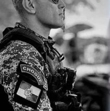 DaxMainCrypto's tweet photo. ⚠️SARGENTO DA PMERJ (BATALHÃO DE CHOQUE)  MORREU AO TENTAR FAZER UMA PIXAÇÃO (ISSO 👀MESMO) NUMA COBERTURA DE UM PRÉDIO EM CAMPO GRANDE ZONA OESTE DO RIO.

📍Rua Barcelos Domingos - CG

⚠️O 3° SGT da PM Oliveira chegou ser levado para o Hospital Municipal Rocha Faria 
👇 https://t.co/9Tlfe3r0zd