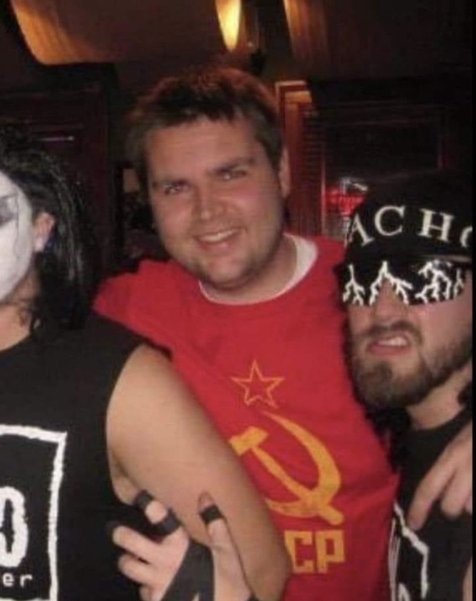 Ojeda4America's tweet image. This is by far…..THE WORST Vice President pic EVER.  Congrats Dan Quayle, you look like a genius next to this jackaloon.  And here he is wearing his COMMUNIST t-shirt.  This guy is just WIERD. PERIOD!!!!