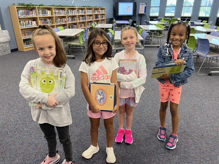 SlaughterES's tweet photo. Our first library patrons of the year checked out books today! All students will visit the library for orientation lessons this week or next. #mymisdreads #teammckinney #itsaslaughterthing #wearemckinney @slaughterlc @slaughteres https://t.co/f8RiSgGcp9