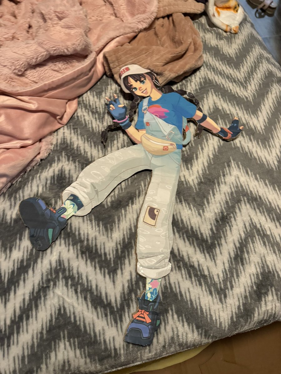 lxstelle's tweet photo. Mae Fortnite cardboard cutout https://t.co/3S3pqWGqzQ