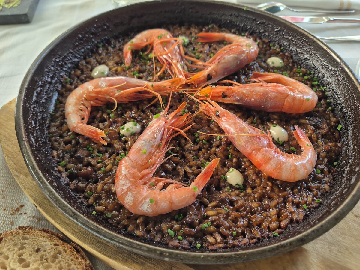 Mi post sobre #BESTA #Bcn 
Cocina gallega-mediterránea con excelente producto, sabrosa e imaginativa.
Deliciosos tomates de <a href="/CanFisas/">Can Fisas</a> con flor de saúco
Carrillera de raya con holandesa d levadura y glace de cebolla
Arroz de gambas de Barcelona en su punto!
tinyurl.com/4whpwkm6