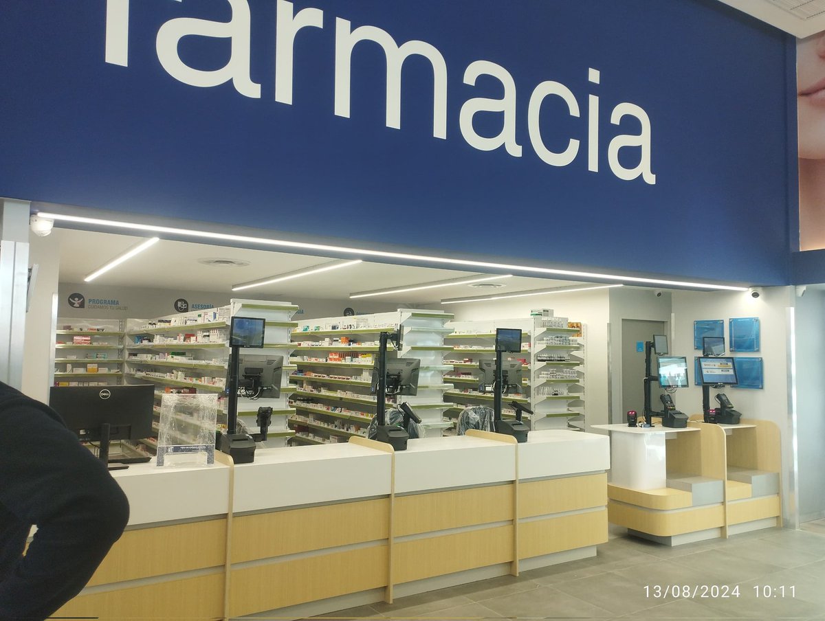 Tras una última inspección realizada a las nuevas instalaciones de Farmatodo, procedimos a emitir la cédula de habitualidad.

La visita a las modernas instalaciones ubicadas en la Av. Francisco de Miranda, estuvo a cargo de la Arq. Carolayn López, directora de Desarrollo Urbano