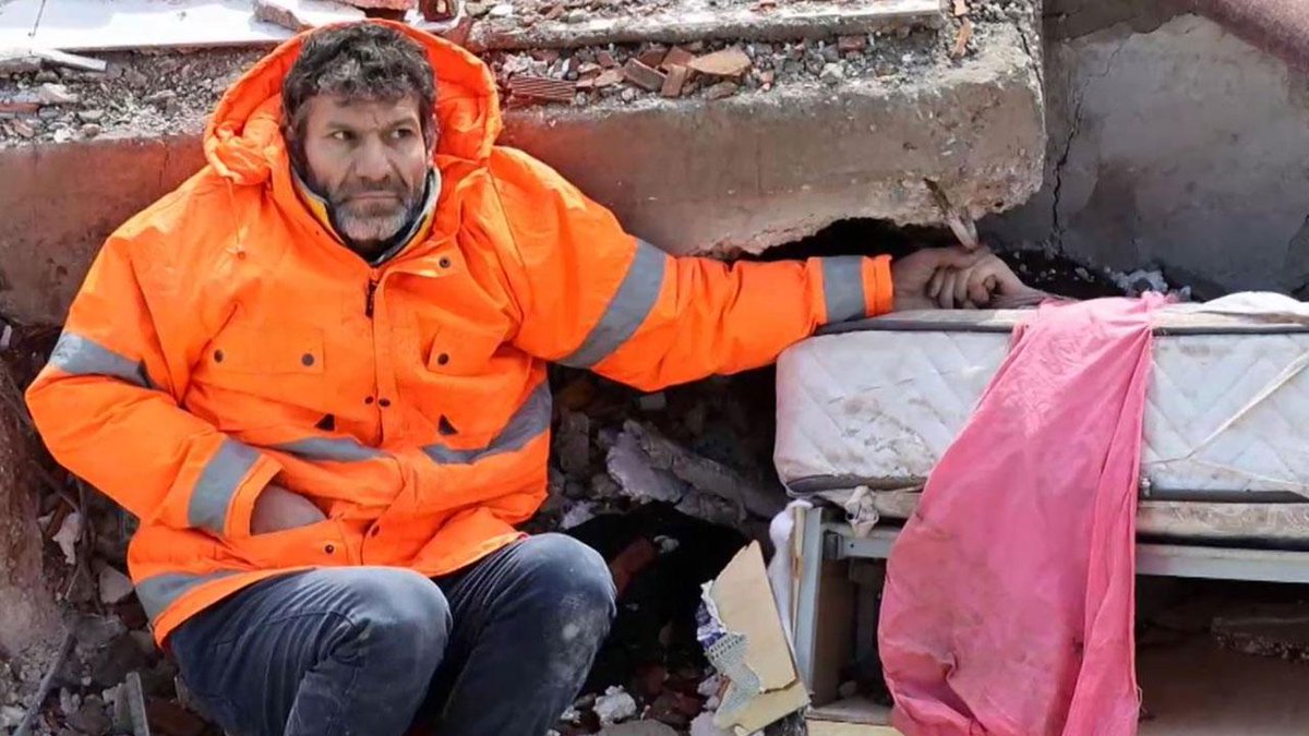 Daily Türkist (@dailyturkist_) on Twitter photo Bir film sahnesi olsaydı belki daha çok konuşulurdu. 
Film değil, Türkiye'den korkunç bir gerçek. Sorumluları hâlâ bakanlık koltuğunda! Bir film sahnesi olsaydı belki daha çok konuşulurdu. 
Film değil, Türkiye'den korkunç bir gerçek. Sorumluları hâlâ bakanlık koltuğunda!