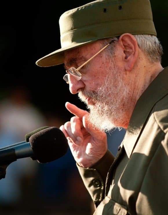 "Condenadme, no importa, la historia me absolverá"
 
Gracias por todo #FidelPorSiempre 

#CubaInspira #fidelviveentrenosotro #HolguinSi #98aniversario #FidelEsFidel