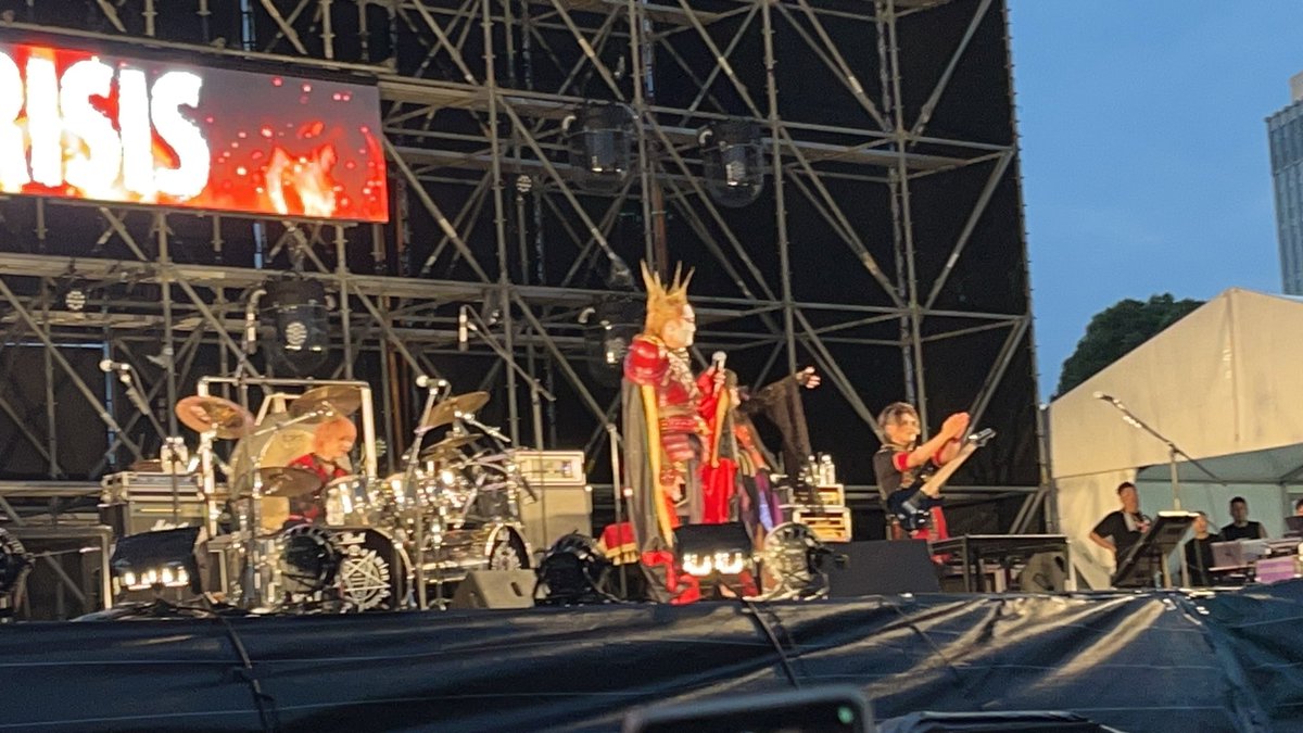 CRASH CRISISの開催してくれた主催者の方に感謝しています。
こんな素晴らしいイベント〔日本のメタルバンドのみ］の開催を大きな会場でみれたのは自分は初でしたし、会場のスタッフさんの対応も感じがよすぎて感動しました。色々いわれているみたいですが、
来年開催されたらまた行きたいです。