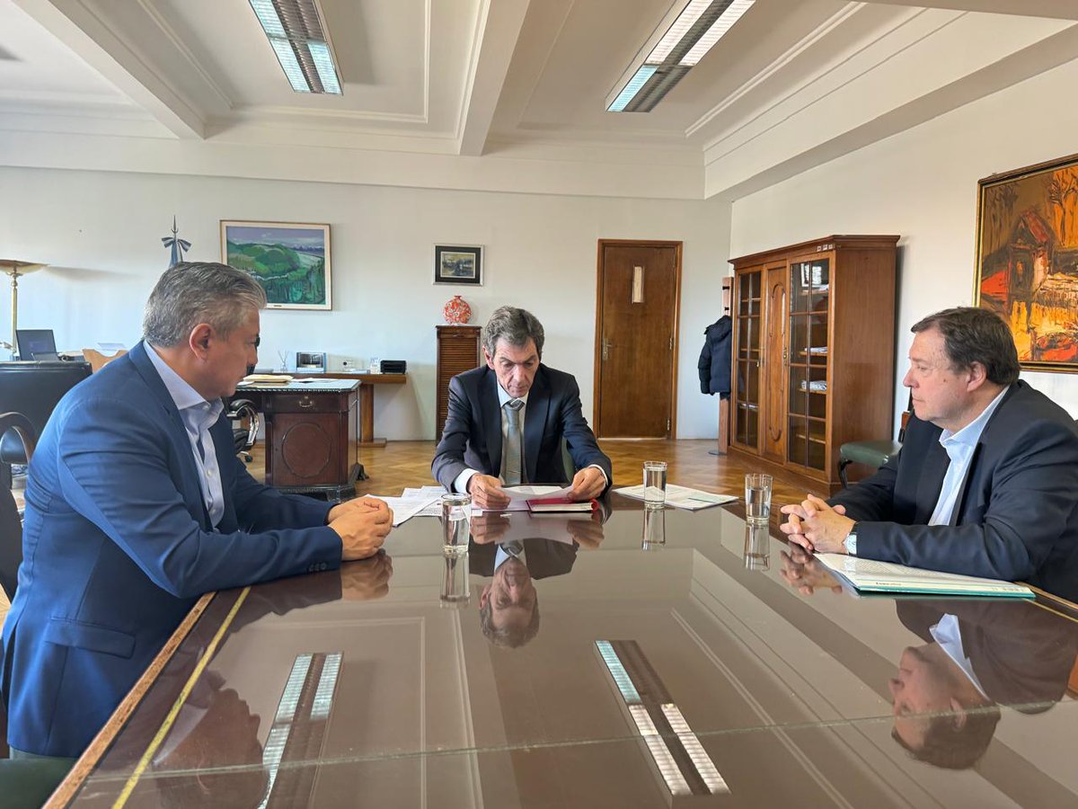 *RÍO NEGRO Y NEUQUÉN PARTICIPARÁN EN EL DISEÑO DEL FUTURO DE LAS REPRESAS*

En una reunión crucial con el secretario de Energía de la Nación, <a href="/chirilloeduardo/">Eduardo R. Chirillo</a>, junto al gobernador <a href="/Weretilneck/">Alberto Weretilneck</a> acordamos que Río Negro y Neuquén participarán activamente en el diseño del concurso