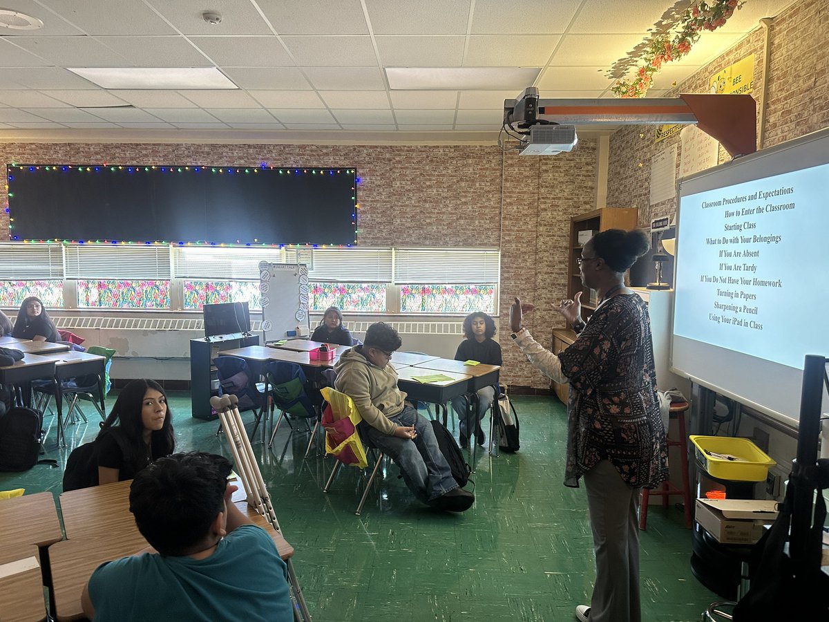 Msmelrincon's tweet photo. #FWISDfirstday Our teachers set the bar high for expectations, student engagement and authentic learning today. @MeachamFWISD students will SOAR this year. 🦅 #itsaneaglething @gracie_guerrero @rhines060 https://t.co/OH7qi21huS