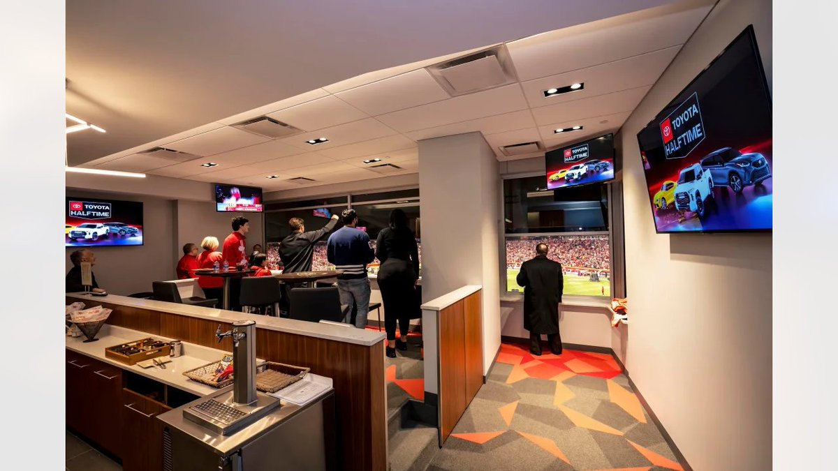 VIPsAccess's tweet image. For The Thrills &amp;amp; The Heartbreaks... The NFL Season Is Up The Air... Question Is🧐

To VIP Or Not To VIP... The Chiefs Luxury Suites Home Games Hospitality... The Only Way To Vibe VIP Style🦾

Secure Your Private Or Shared Suite ➡️VIPsAccess.com/nfl-suite-kans…