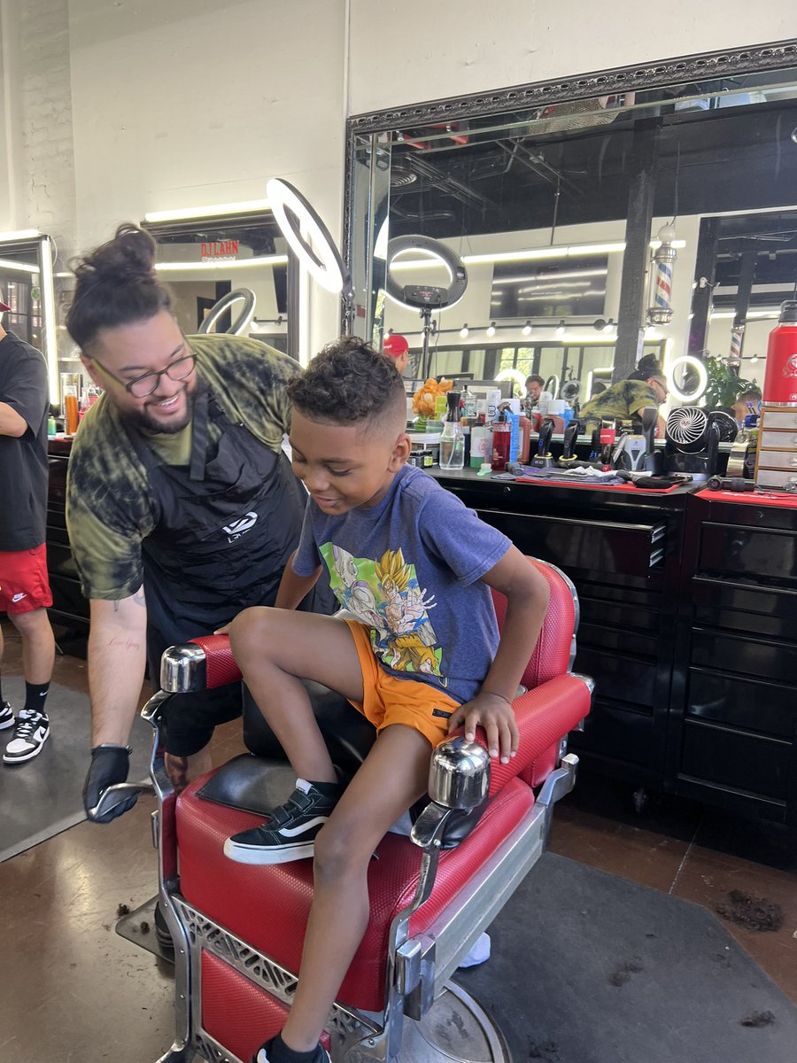 itsbwillis's tweet photo. First Haircut, Baby Boy Ready for The 1st Grade 🥹🧡💈 #KeepingUpWithKannon #Kannonball #DaddyDayKare #Dadication #1stGrader #FirstCut #FreshCut #BarberShop #SacramentoBareberingCompany https://t.co/S0TfWI2RwL