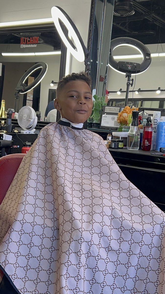 itsbwillis's tweet photo. First Haircut, Baby Boy Ready for The 1st Grade 🥹🧡💈 #KeepingUpWithKannon #Kannonball #DaddyDayKare #Dadication #1stGrader #FirstCut #FreshCut #BarberShop #SacramentoBareberingCompany https://t.co/S0TfWI2RwL