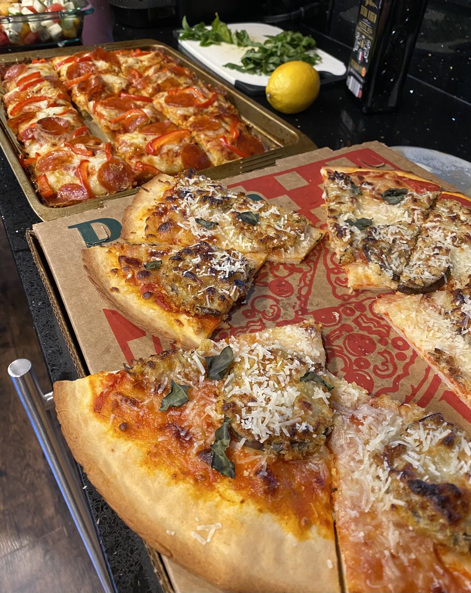 Last night our cookbook club celebrated months of learning all things pizza and salad. Let me tell you - our readers can cook!  We are thankful for regional author Alexandra's Kitchen!!  🍕📖

bookshop.org/a/8043/9780593…