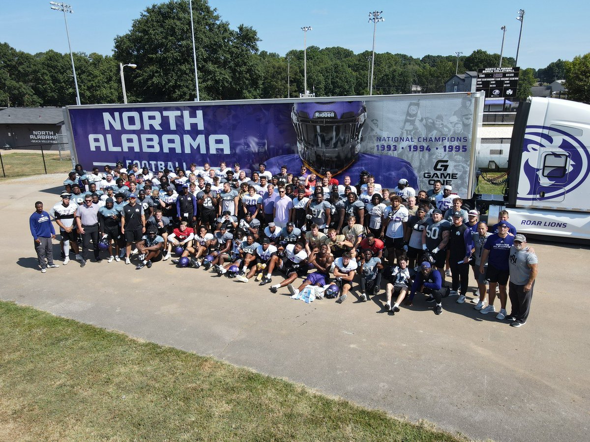 UNAFootball's tweet image. CHECK OUT OUR NEW RIG 💪

We are honored to have this new UNA-branded 18-Wheeler donated by Greg Trapp and Single Source Logistics of Russellville, Alabama!

The wrapping is sponsored by Adidas and Game One and was wrapped by Cre8ive Graphics.

#RaiseTheROAR | #RoarLions 🦁