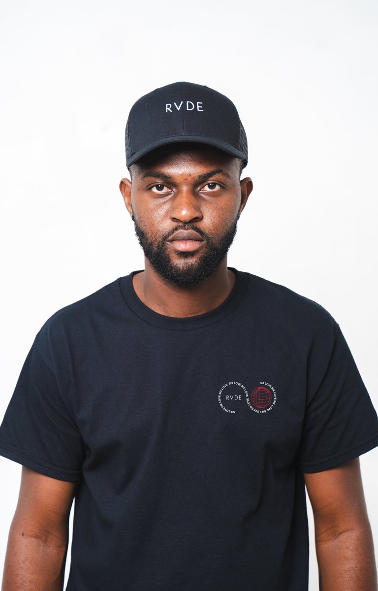 rvdeworld's tweet photo. An original piece featuring a classic Jamaican print of men playing dominoes, crafted on premium cotton tees.

Embrace tradition with every wear - Six Love 🇯🇲

#rvde #streetwear #sixlove https://t.co/zWtop9GGpi