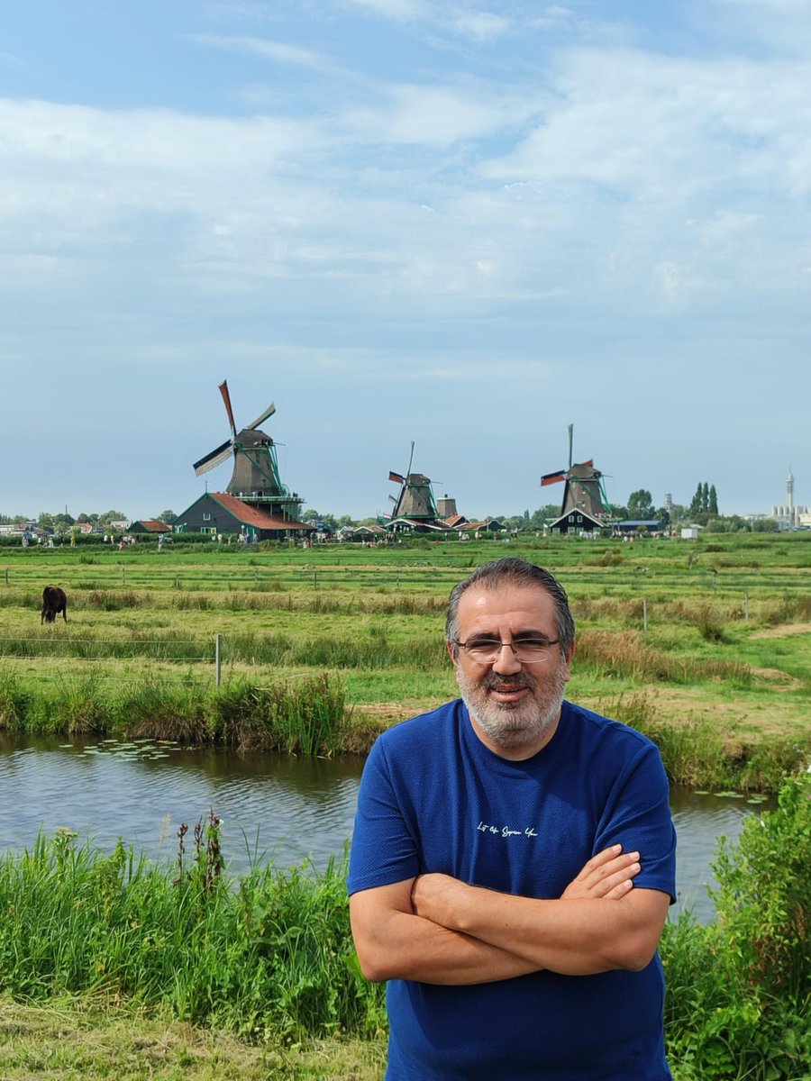 Hollanda'nın görülmesi gereken her yerini bir turist bilinci ile gezdik gördük. Yarın ALMANYA ziyareti başlıyor...