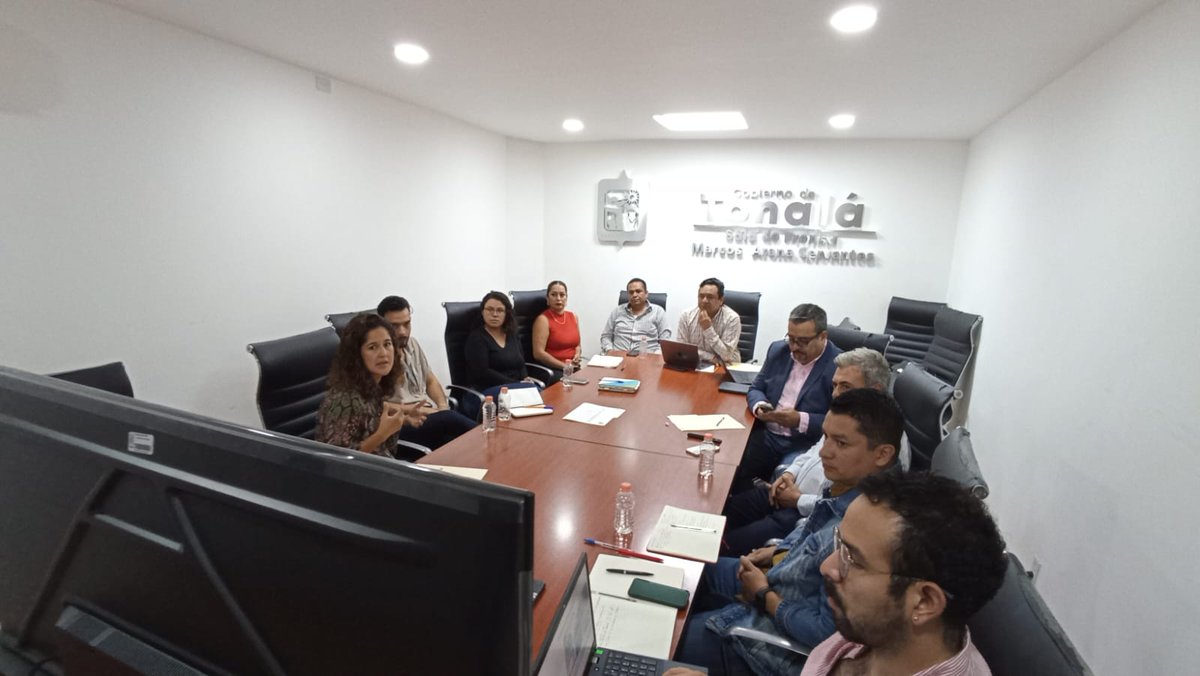 IMEPLAN's tweet photo. Nos reunimos con los equipos técnicos de #Tonalá y #Tlajomulco para continuar la socialización del Plan Integral de Movilidad Urbana Sustentable #PIMUS y afinar sus estrategias. https://t.co/Ywh8ggZQNk