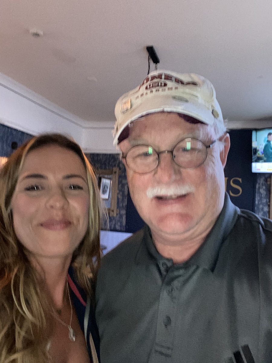 JohnOHareOK's tweet photo. Wow met the prettiest people in Cullercoats tonight and had a good chat! Nice to meet all of you!!! 
@ThroughBWEyes #NUFCFans #NUFC @ToonArmyAmerica @NCSL1892 https://t.co/COXOoJmj7K