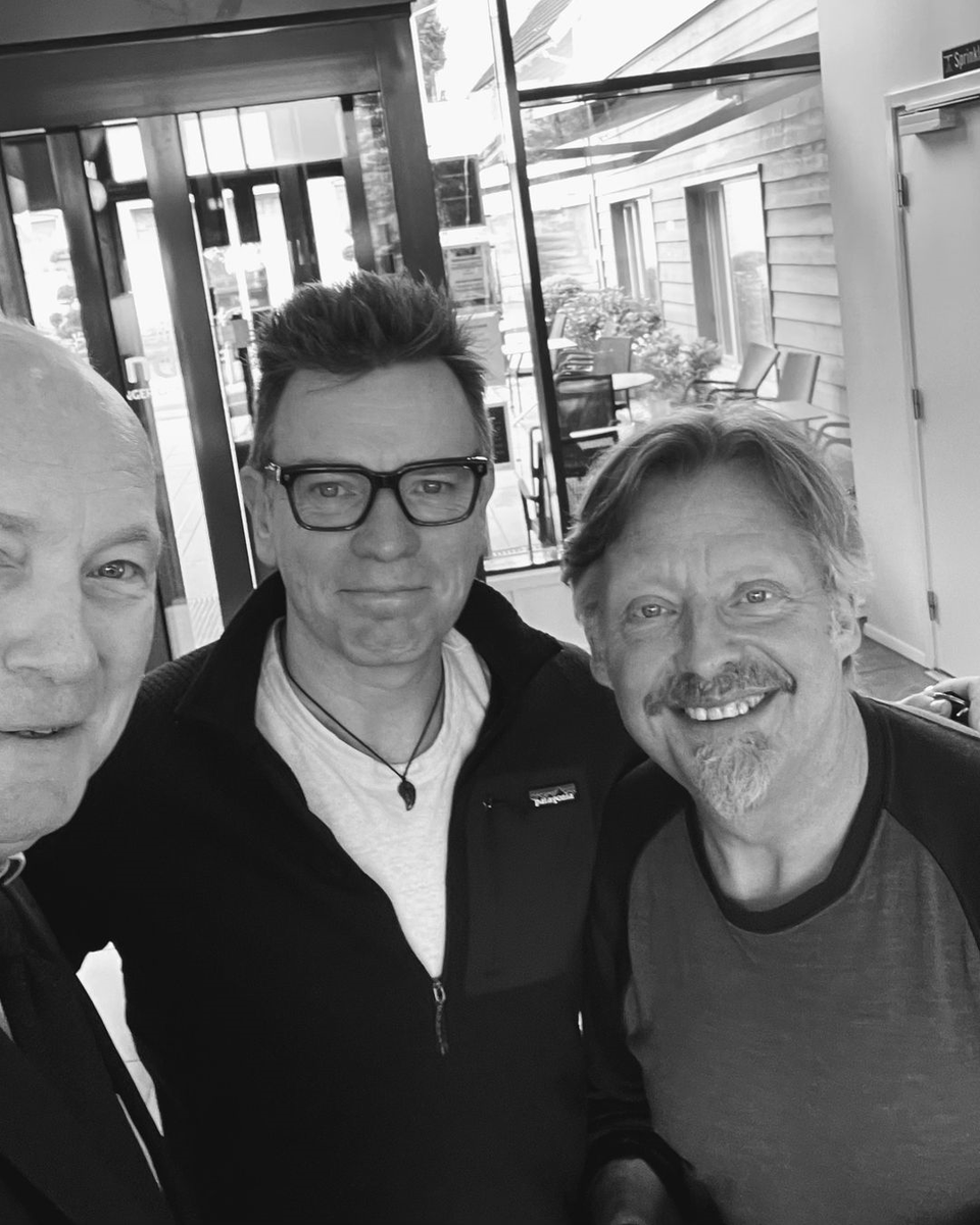 bestofemcgregor's tweet photo. 📷 Repost IG/tombogno
A Life Less Ordinary meets a life more ordinary 😎 Adventure seeking MC Rebels Charley Boorman and Ewan McGregor visiting Stavanger.. Still Chasing Shadows Across the World #longwayround #longwaydown https://t.co/5xcDBnUDn0