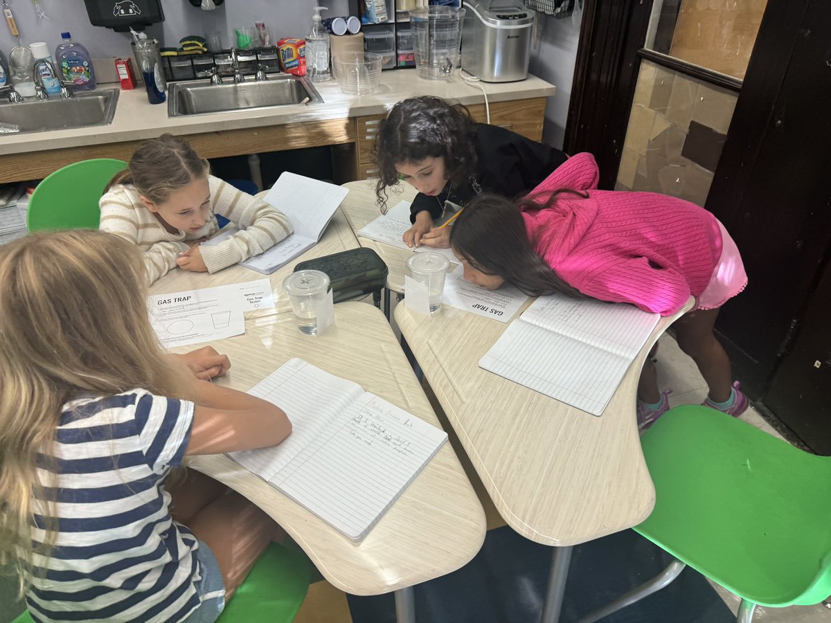 STEMbieda's tweet image. The fabulous 4th grade dragons had fun observing and inquiring what makes a cloud 🌧️ with @SamanthaMickens and Ms. Perkins! #STEAM #CuriousDragons #CloudScience @drjtoney @sarapruett5