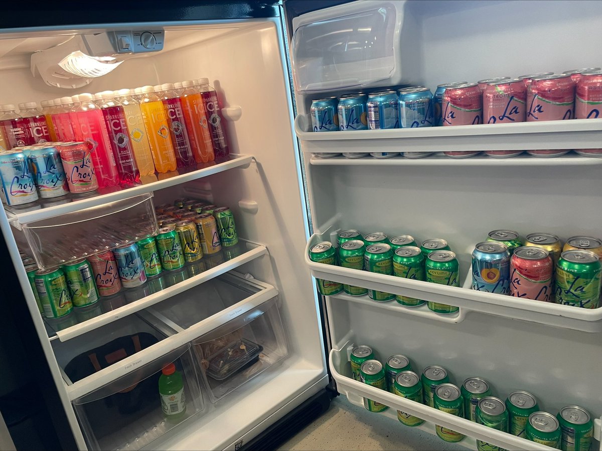 Thank you Lee Social Spurs and <a href="/musictreble1/">Linda Hoffmann</a> for sticking the fridge back up!! ❤️😍👏 #rjlyear11 #NoPlaceLikeLee