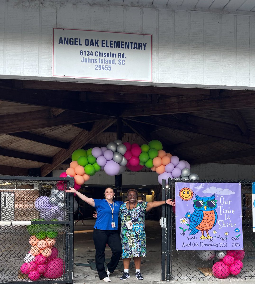 AmAOES2017's tweet photo. Welcome back to another great school year!!!! @stephbecksAOE  #OurTimeToShine #angeloakes https://t.co/umd7DmXMiR