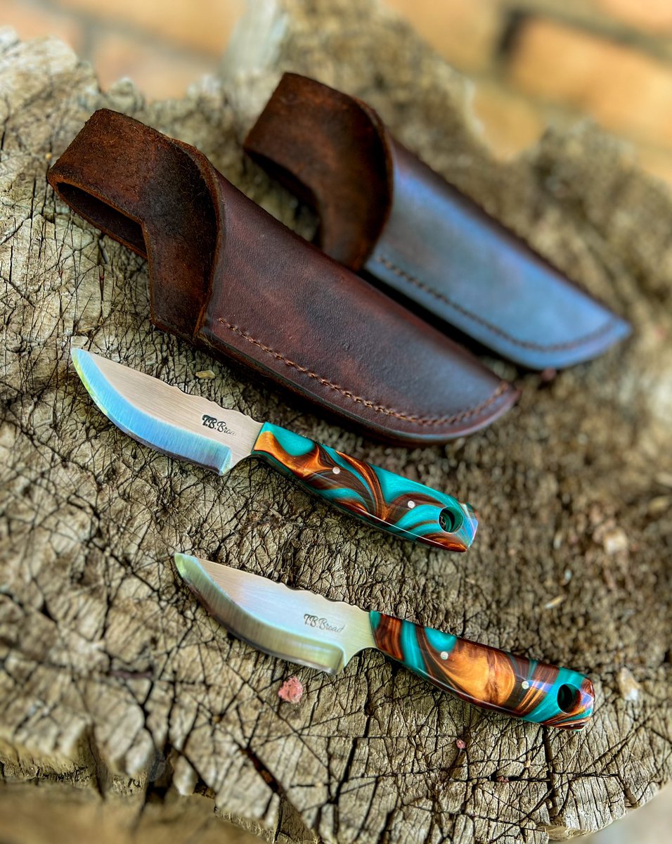 thebladedbroad's tweet photo. Completed twin knife and sheath sets.  

#Knives #Blades #KnifeMaking #BladeMaking #Knife #Blade #Bladesmith #EDC #MakingThings #Work #Create #Steel #Grit #KnifeAddicts #KnifeCollectors #KnifeMakers #Details #Grind #BladeCollectors #BladeAddicts #KnivesOfInstagram #KnifeArt https://t.co/RIGm2uIg9N