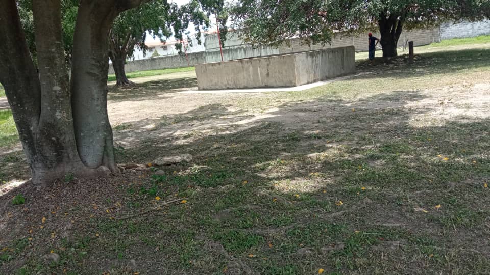 📢 #13Ago / #1x10DelBuenGobierno gracias al Pdte <a href="/NicolasMaduro/">Nicolás Maduro</a> a la Alcaldesa <a href="/johanitakenpo/">Joana Sánchez</a> se realizó desmalezamiento limpieza áreas alrededores club argentino sector Farinachi <a href="/serpumarsm/">serpumarsm</a> 

#VenezuelaTrabajaEnPaz ☮️