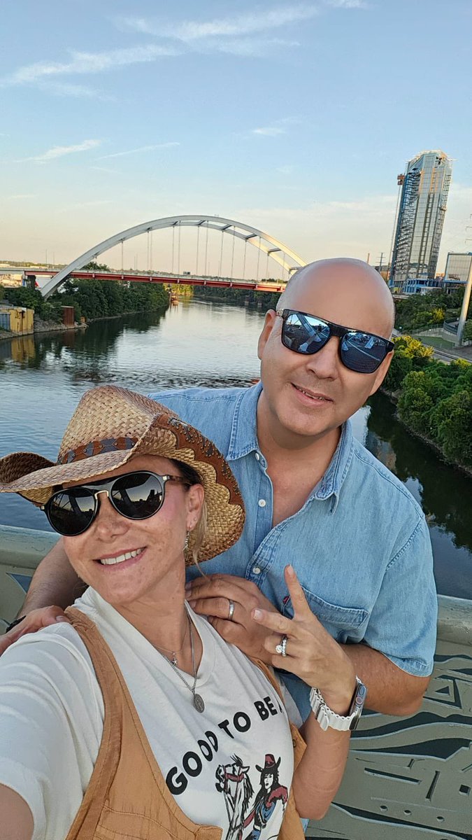 gdehoyoswalther's tweet photo. La felicidad que compartimos es como música en nuestro corazón. Por eso celebramos un año más del inicio de nuestro noviazgo en #nashville. #musicity #siemprejuntos https://t.co/qerPYptyNx