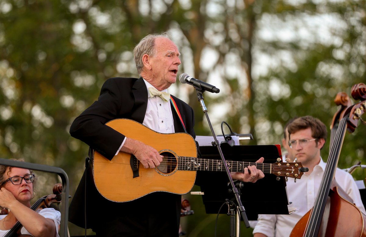 Livingston had a fantastic time with the Mason Symphony Orchestra, last Friday, August 9th. 

Photo credit to Lyons Photography