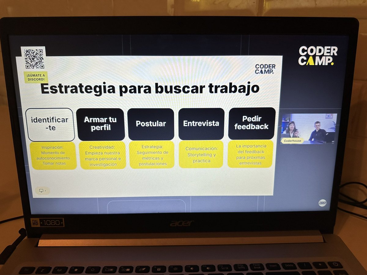 NataliaFGodoy1's tweet image. A full escuchando las clases de #codercamp con la grosa de #carolinalancelotti que nos habla sobre marca personal y storytelling