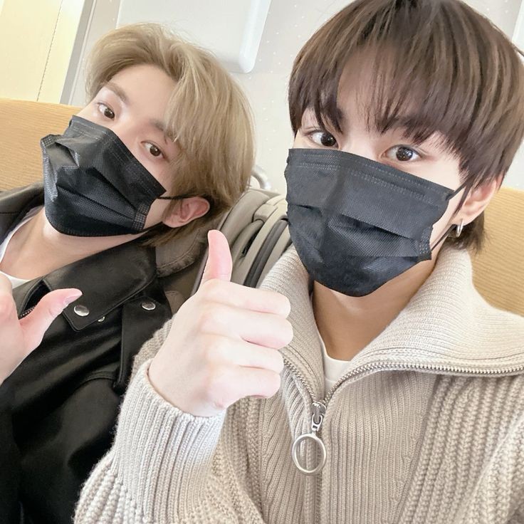 _simjakeyun_'s tweet photo. Welkam~ 🦮🐈 ❤️❤️ https://t.co/qbbfKfHHev