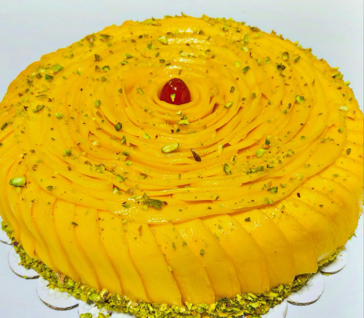 Manaminoo5's tweet photo. Pistachio Mango Cake https://t.co/WXUFDnFfys