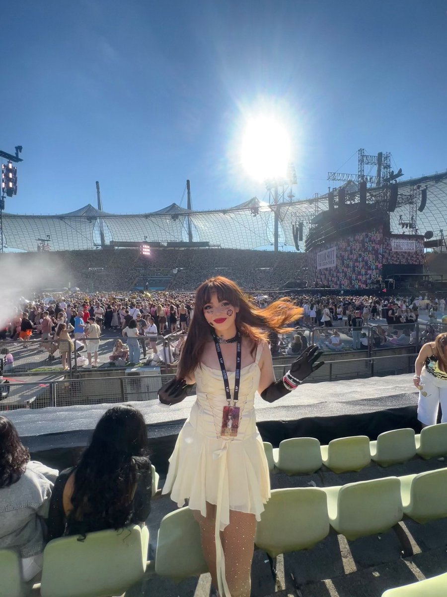 andreapined's tweet photo. It was rare I was there I remember it all too well🤍🤍. Thank you @taylorswift13, you’re always outdoing yourself. I love you. P.S. Can’t believe i got not one but TWO of the surprise songs I wanted😭🤍. https://t.co/5OBTgWb4UY