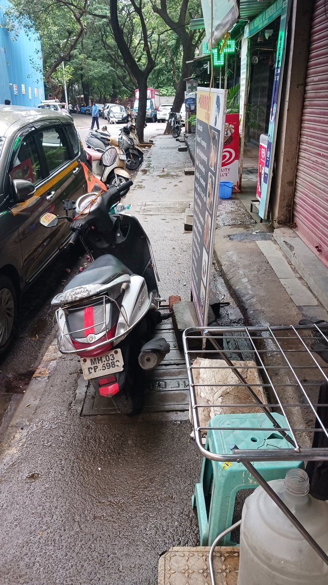 HARISHRANE9's tweet photo. @MMVD_RTO 
GHATKOPAR EAST, VIKAS APARTMEMT,  NEAR SUBASH CHANDRA BOSE GARDEN, 
OWNER OF THE SALON MAKING MESS OF THE FOOTH PATHWAY NO MAKING WAY FOR CHILDREN &amp; PEOPLE TO WALK. HE HAS BEEN INFORMED SO MANY TIMES BUT HE IGNORE AND SPEAK RUDLY. https://t.co/gfmlFOaUk9