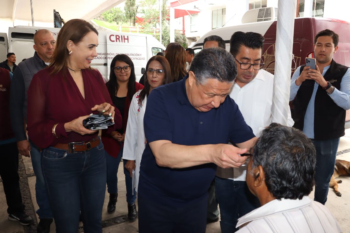 Bienestar_Hgo's tweet photo. Hoy visitamos el municipio de #Molango con las #RutasDeLaTransformación.

Como parte de la #FeriaDeServicios que encabeza el gobernador @juliomenchaca_, la #SebisoHgo entregó gratuitamente lentes a personas mayores a través del @IAAMEH
#SomosBienestar https://t.co/d2aBPHv6R4