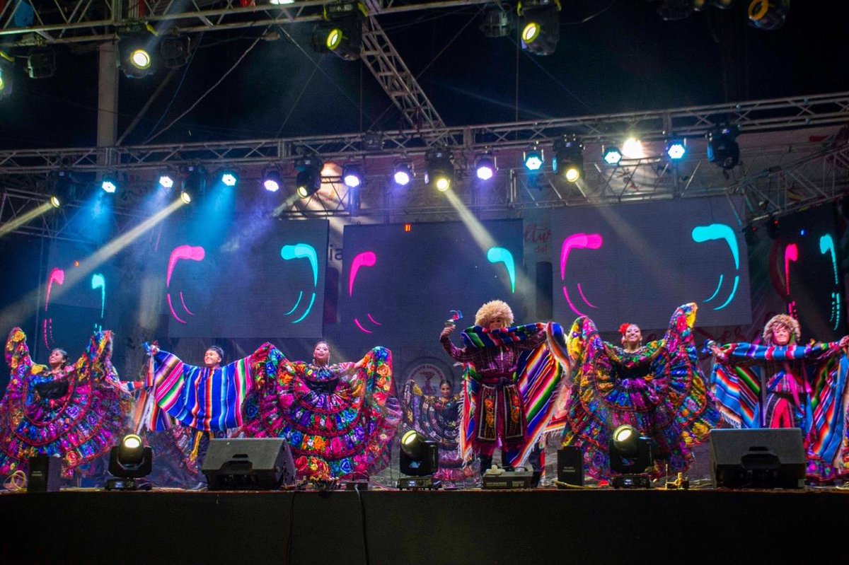 HanibalUria's tweet photo. Es una fiesta que se constituye de grandes espectáculos de muy alta calidad y, también, de múltiples eventos que permiten exponer a nuestros visitantes nuestras expresiones culturales en sus formas, matices, tonos, ritmos y representaciones más variadas.
#FeriaHuitzilan2024 https://t.co/SLuTCmJSD7
