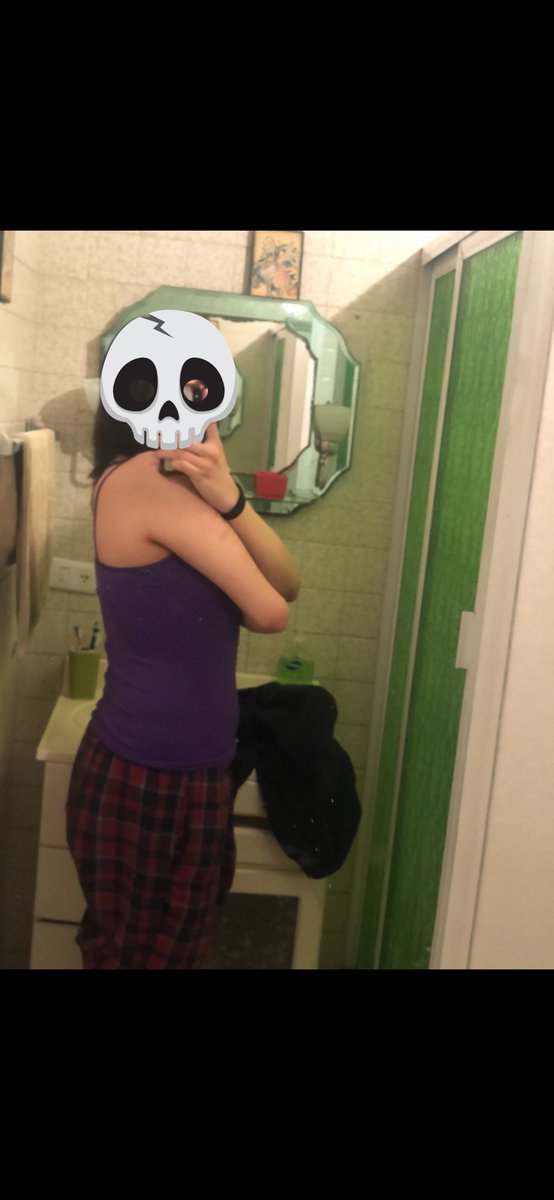 Ameru_Lucifer's tweet photo. Oigan, felicítenme!!
Me siento tan triunfal JAJAJA

La primera foto es de junio, pesaba 64 fokin kilos, y ahora por fin salí de los 50 kilos, vamos por esos 40kg!!

(Mido 1,64) https://t.co/teWbKhDa05