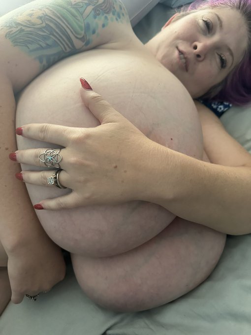 Watch Demora Avarice's leaked NSFW photo on TwXstars