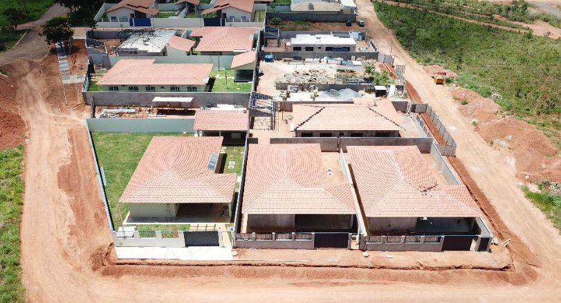 centralpolitcs's tweet photo. 🇧🇷 Exército gasta 7 vezes mais em casas para militares do que governo em moradias populares

Entre 2020 e 2023 o exercito investiu R$ 547 milhões na construção de 463 residências de luxo para oficiais e praças. https://t.co/relxSY1u6o