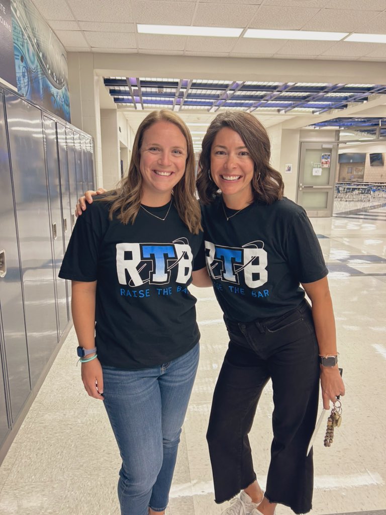 warriorteaches's tweet photo. 💙🖤 Welcome back @PLSHSTitans!  @plsgilin and I are excited to see you 💙🖤 #raisethebar https://t.co/ip01Bl4if9