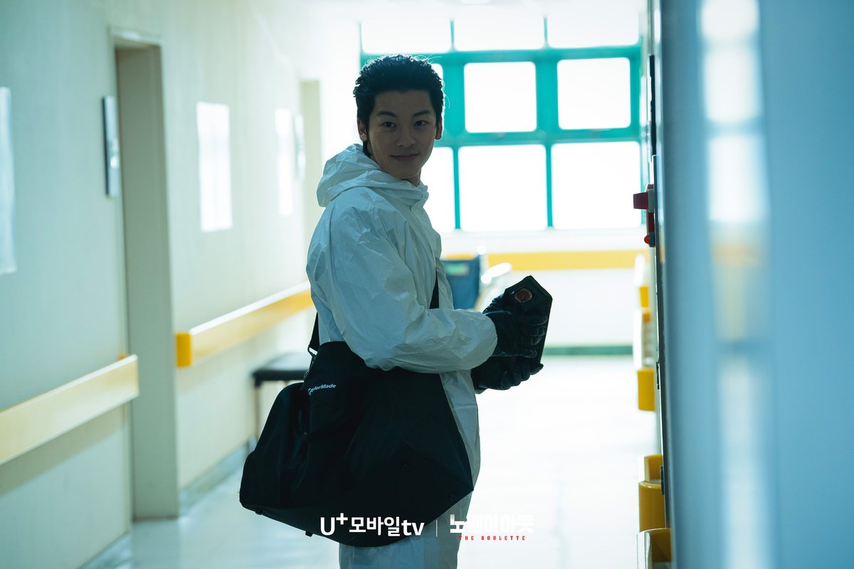 hsukong_'s tweet photo. 240814 허광한 <노웨이아웃:더 룰렛>
5,6화 스틸컷 공개➰️
미스터스마일🩶 https://t.co/1B3BkLz10l