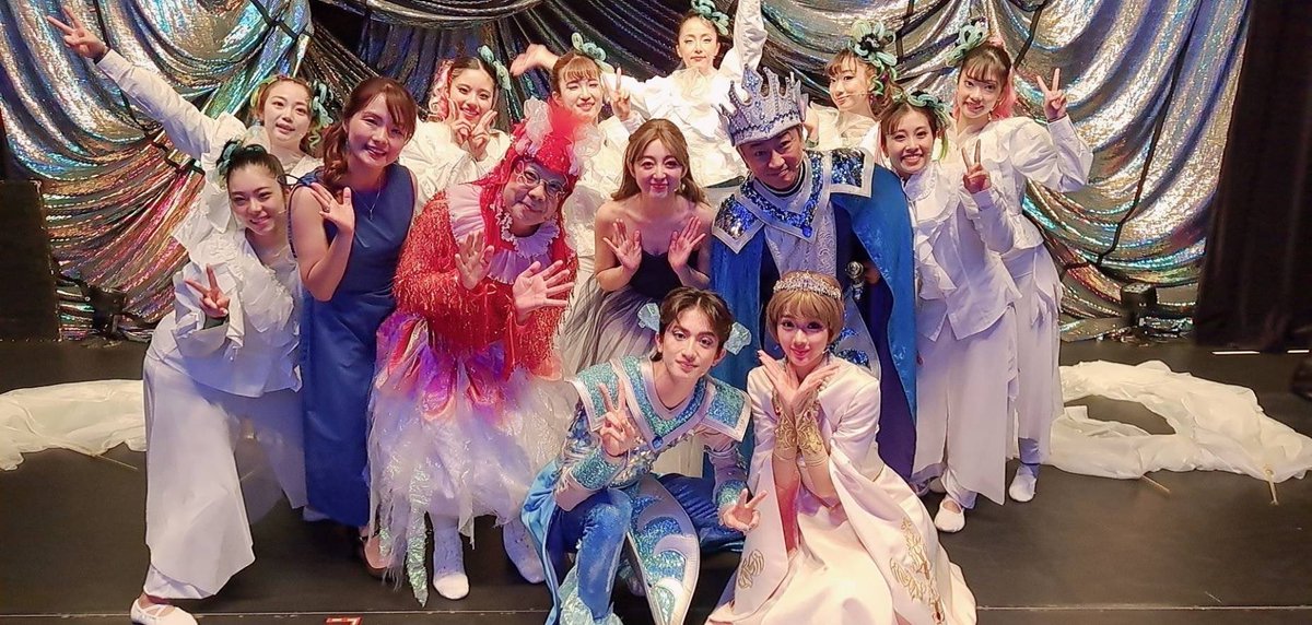 東京公演、無事に全ての公演が終演致しました!!🧜‍♂️

沢山のご声援本当にありがとうございました！！！！

皆様の笑顔が宝物です🪸

 #石原颯也 タリクは東京公演で大千穐楽を迎えました🧜‍♂️
みんなで囲んで集合写真📸

御来場誠にありがとうございました。

#プリンスオブマーメイド
#POM