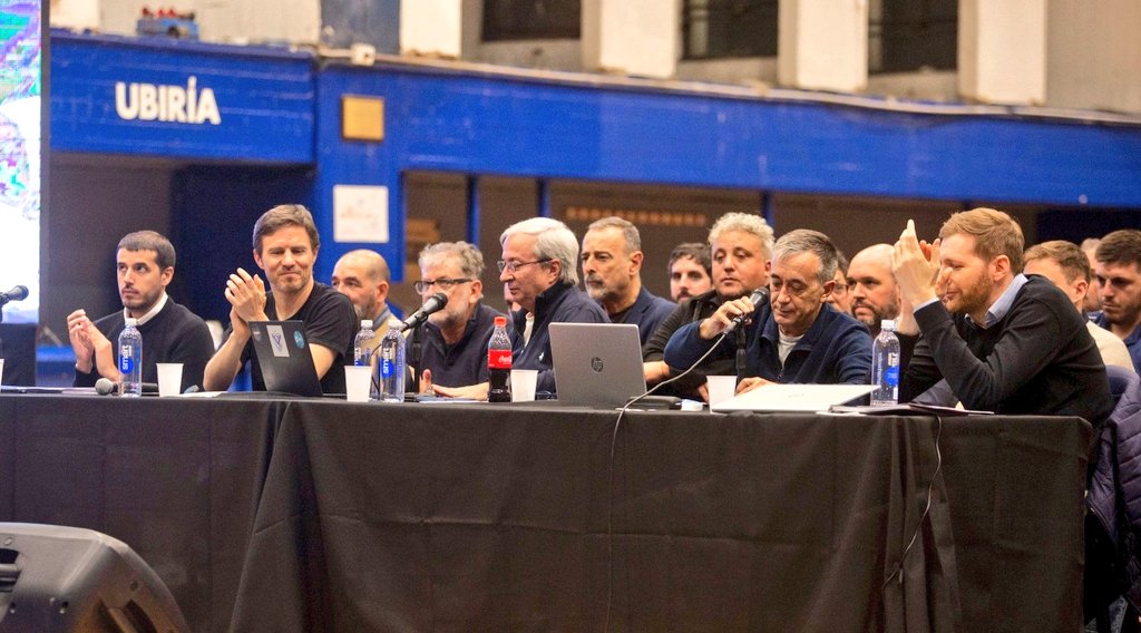 El martes 27 de agosto a las 19hs, se llevará a cabo una nueva Asamblea Informativa.
La misma se desarrollará en el Estadio Víctor Barba, (4° piso de la sede) y será transmitida por el canal oficial de YouTube.
Te esperamos!

#ElClubEsDeLosSocios 

velezsarsfield.com.ar/club/notas/202…