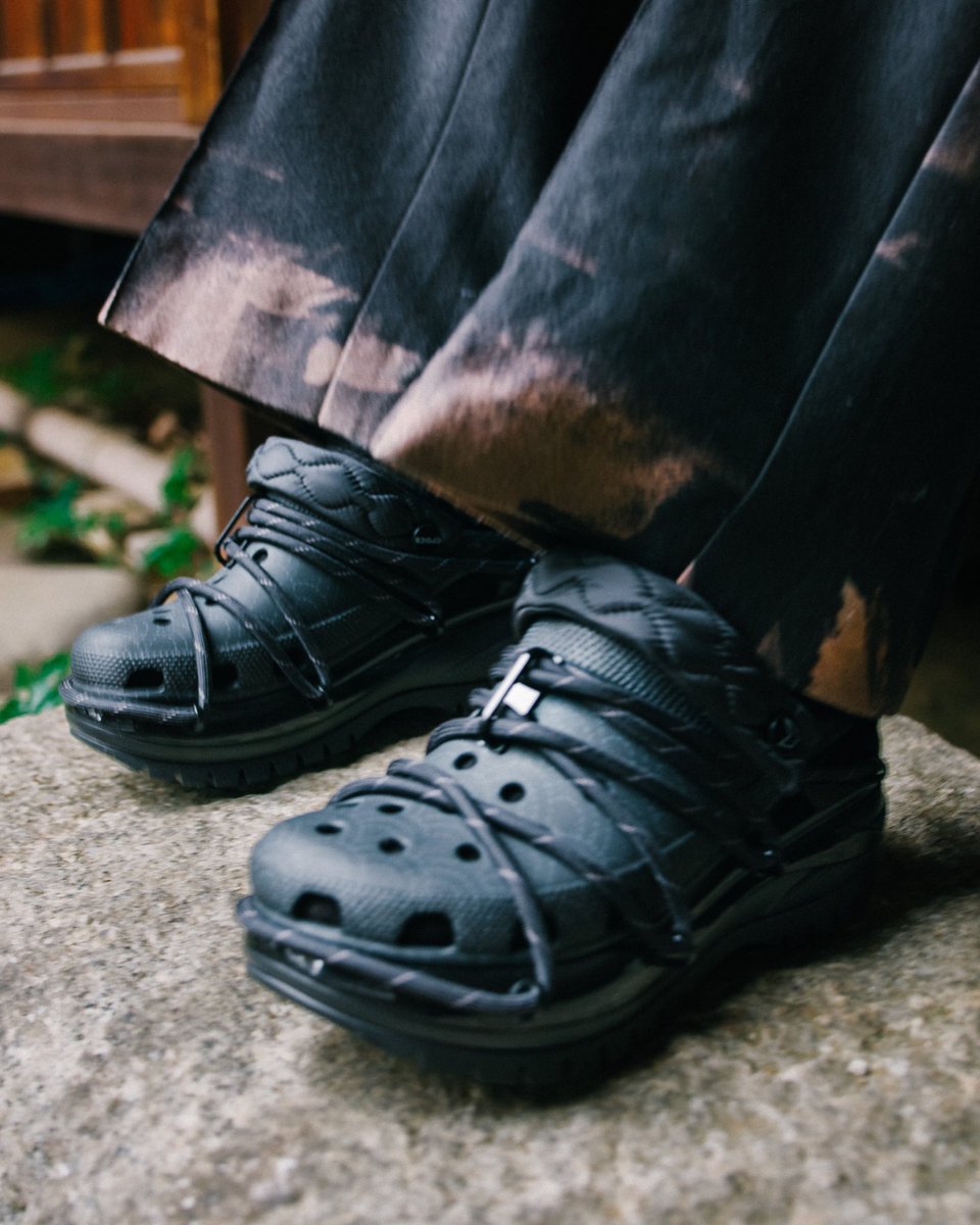 wrongweather's tweet photo. The RAUW ALEJANDRO X CROCS collaboration is now available at Wrong Weather! Shop at https://t.co/3bL6XlVsI3

#crocs #RauwAlejandro #RauwAlejandroxcrocs #fashioncollab #wrongweather https://t.co/Pznf7ReahZ