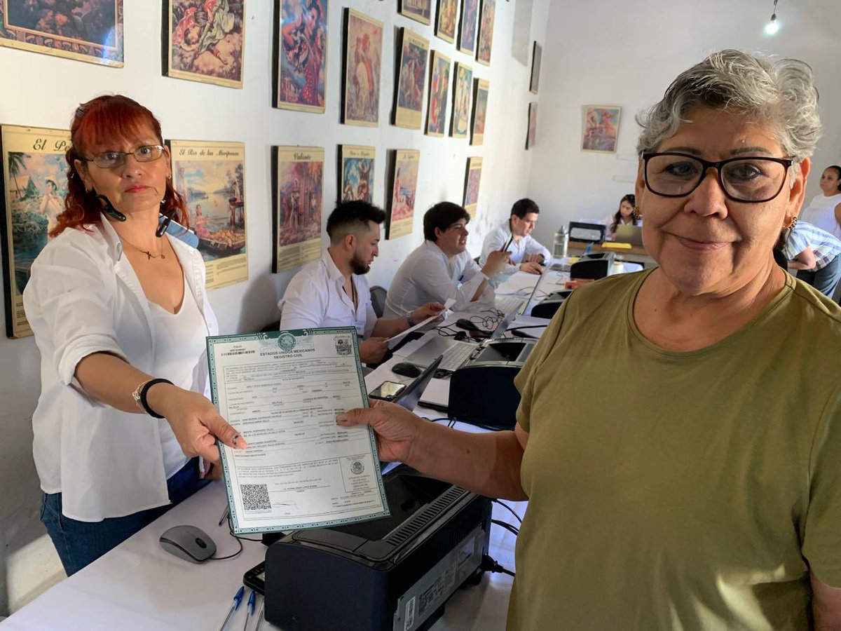 RcivilCoahuila's tweet photo. Se culminó Brigada del Registro Civil en el Municipio de General Cepeda, en donde se entregaron más de 510 trámites a su población acercando de esta manera a bajo costo los servicios que otorga la Dirección del Registro Civil. 
¡Enhorabuena! 📄🎊
#PaDelanteCoahuila https://t.co/EBySzncmyA
