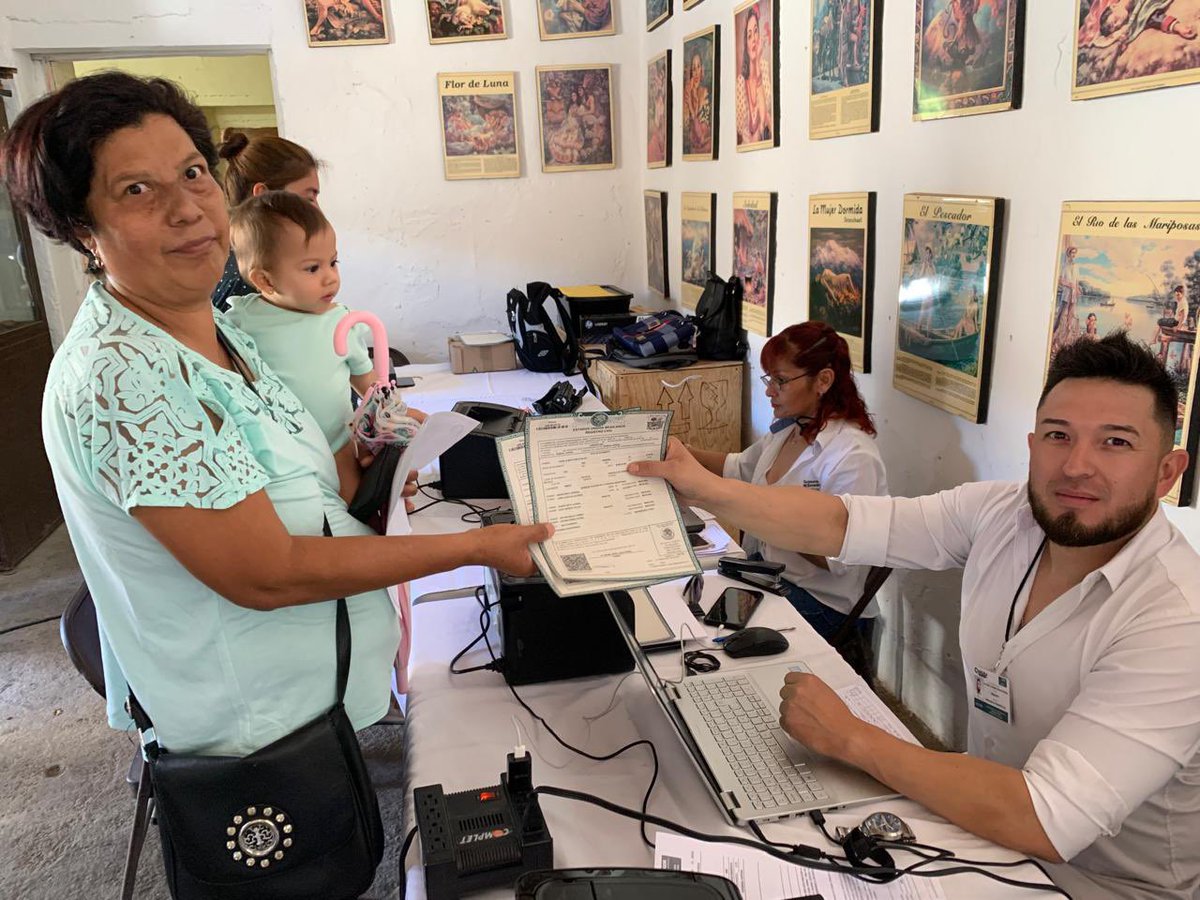 RcivilCoahuila's tweet photo. Se culminó Brigada del Registro Civil en el Municipio de General Cepeda, en donde se entregaron más de 510 trámites a su población acercando de esta manera a bajo costo los servicios que otorga la Dirección del Registro Civil. 
¡Enhorabuena! 📄🎊
#PaDelanteCoahuila https://t.co/EBySzncmyA