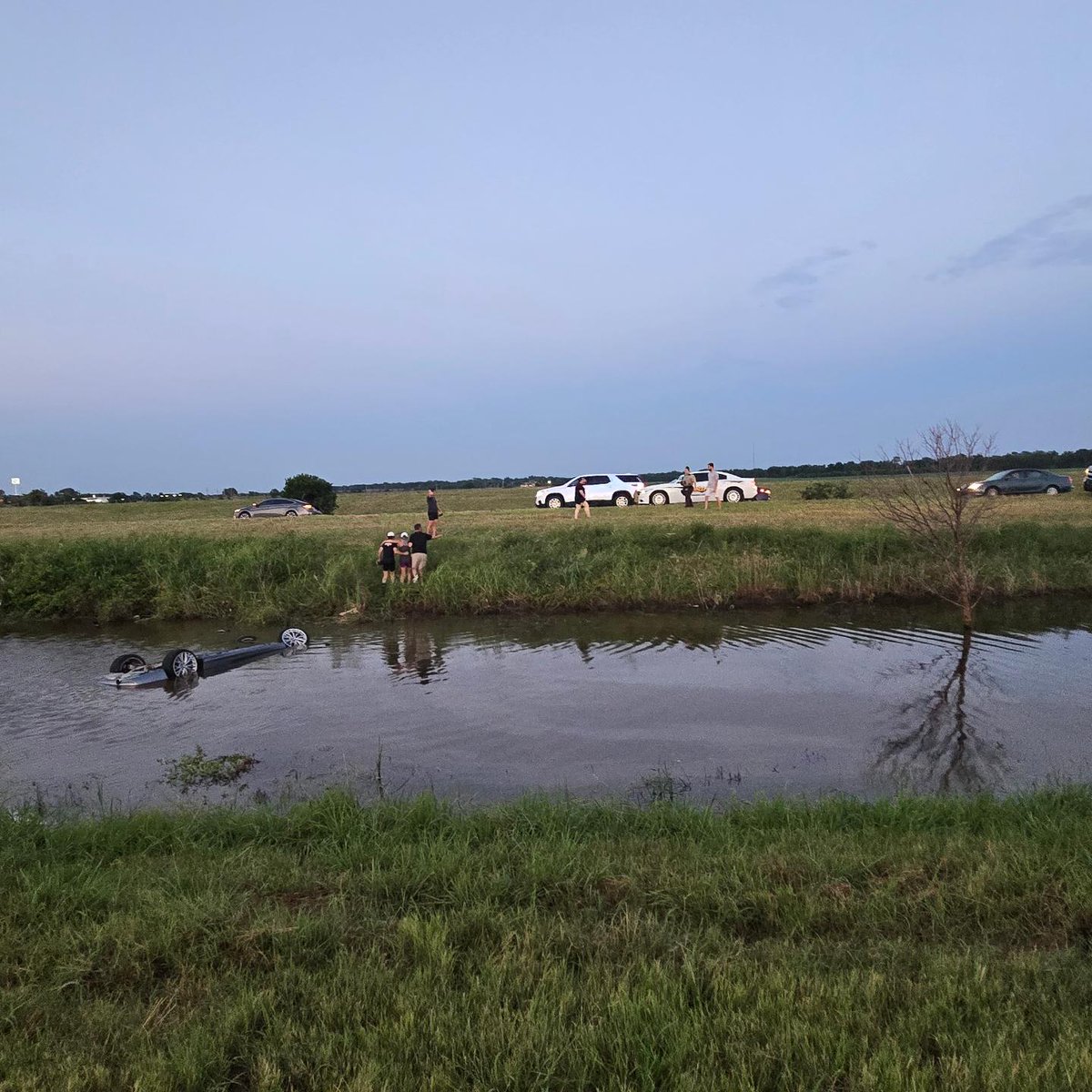 cabulli23's tweet photo. Yesterday, the Caruthersville Fire Department presented Evan with this award for actions back on June 30th.  Evan was the first one in the water and helped rescue 4 people from the car you see in the last image on I55.  We are super proud of him for taking swift action that day. https://t.co/2AxP74b9o5