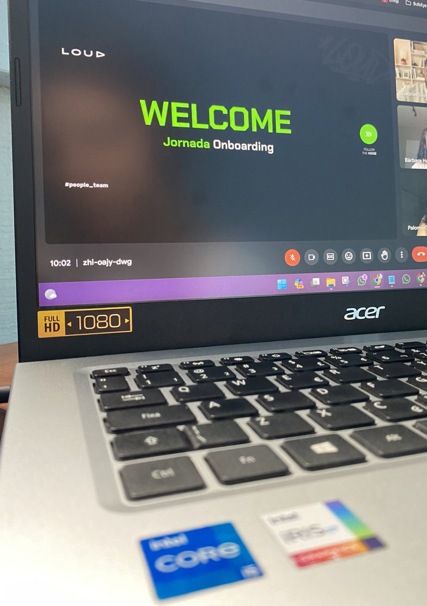 Hoje, gostaria de compartilhar um pouco da minha trajetória na Loud e, ao final, deixarei o link para o meu portfólio, que detalha todas as minhas experiências profissionais.