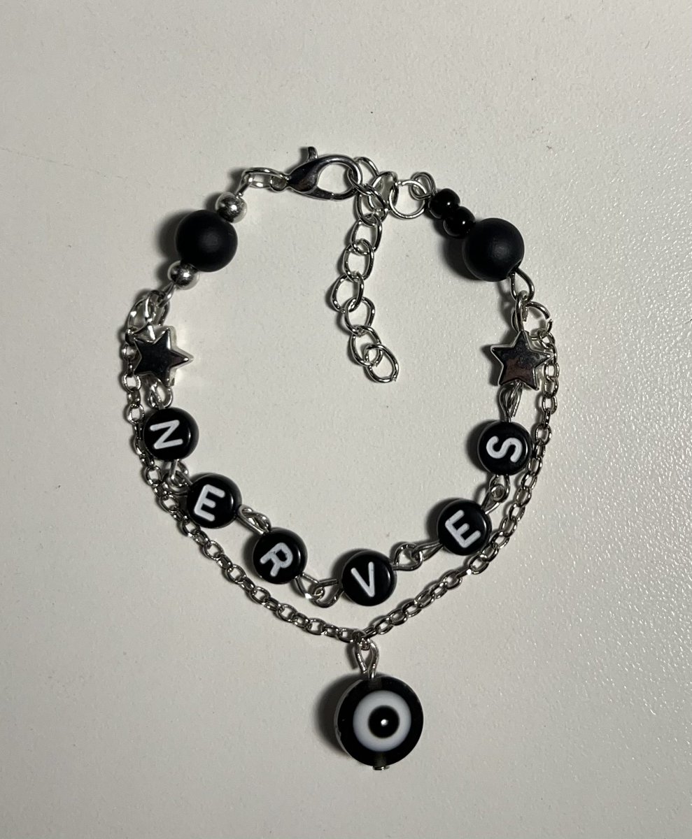 KDestinyStore's tweet photo. pulseira DREAM: R$20
pulseira NERVES: R$27
chaveiro DPR mini: R$8
pulseira DPR: R$12 https://t.co/xZEQBFHjbv