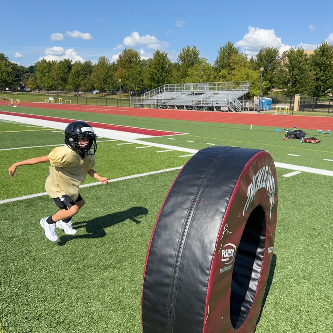 🏈 Exciting times at Crusader Youth Football! We're now in shoulder pads and had a special guest— <a href="/BadgerFootball/">Wisconsin Football</a>  head coach Luke Fickell joined yesterday's practice! Thanks for the tips and motivation, Coach Fickell! 🌟 #CrusaderYouthFootball #Badgers